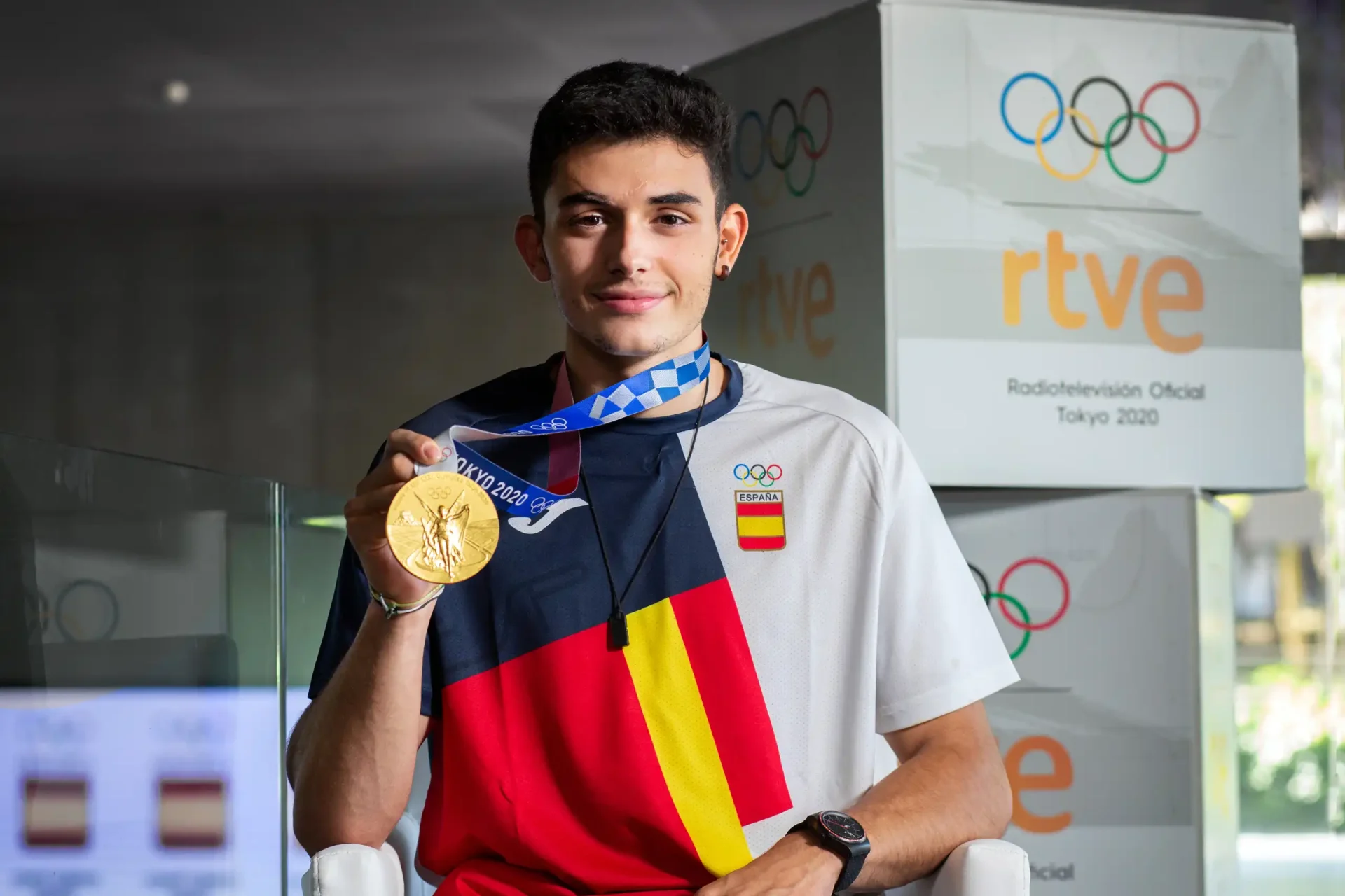 EVENTOS - Alberto Gines con su medalla de Tokio 2020